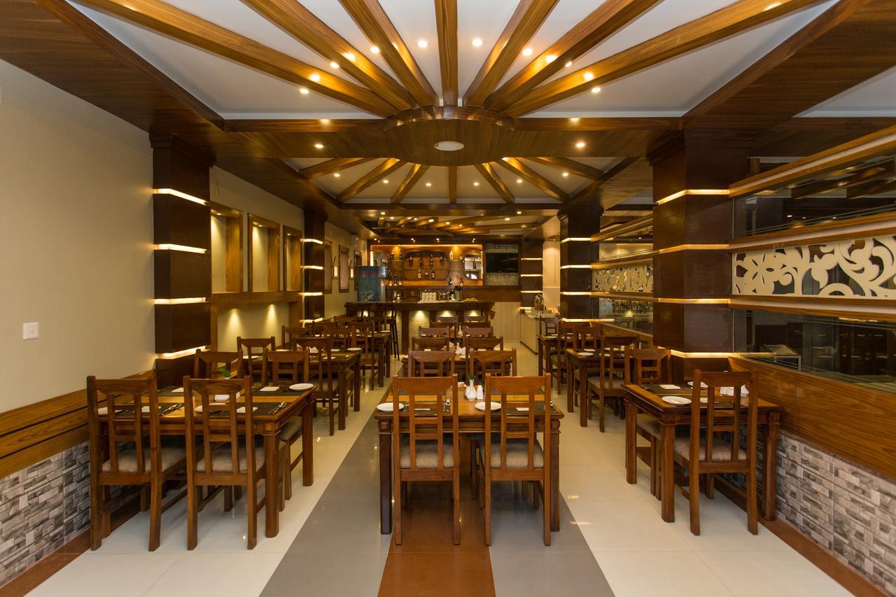 Hotel White Pearl Pokhara Exterior foto