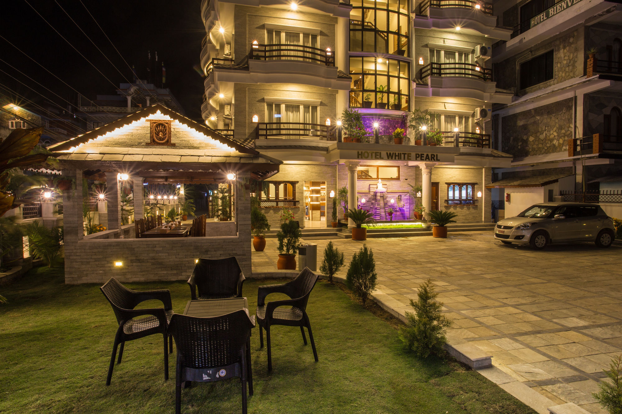 Hotel White Pearl Pokhara Exterior foto