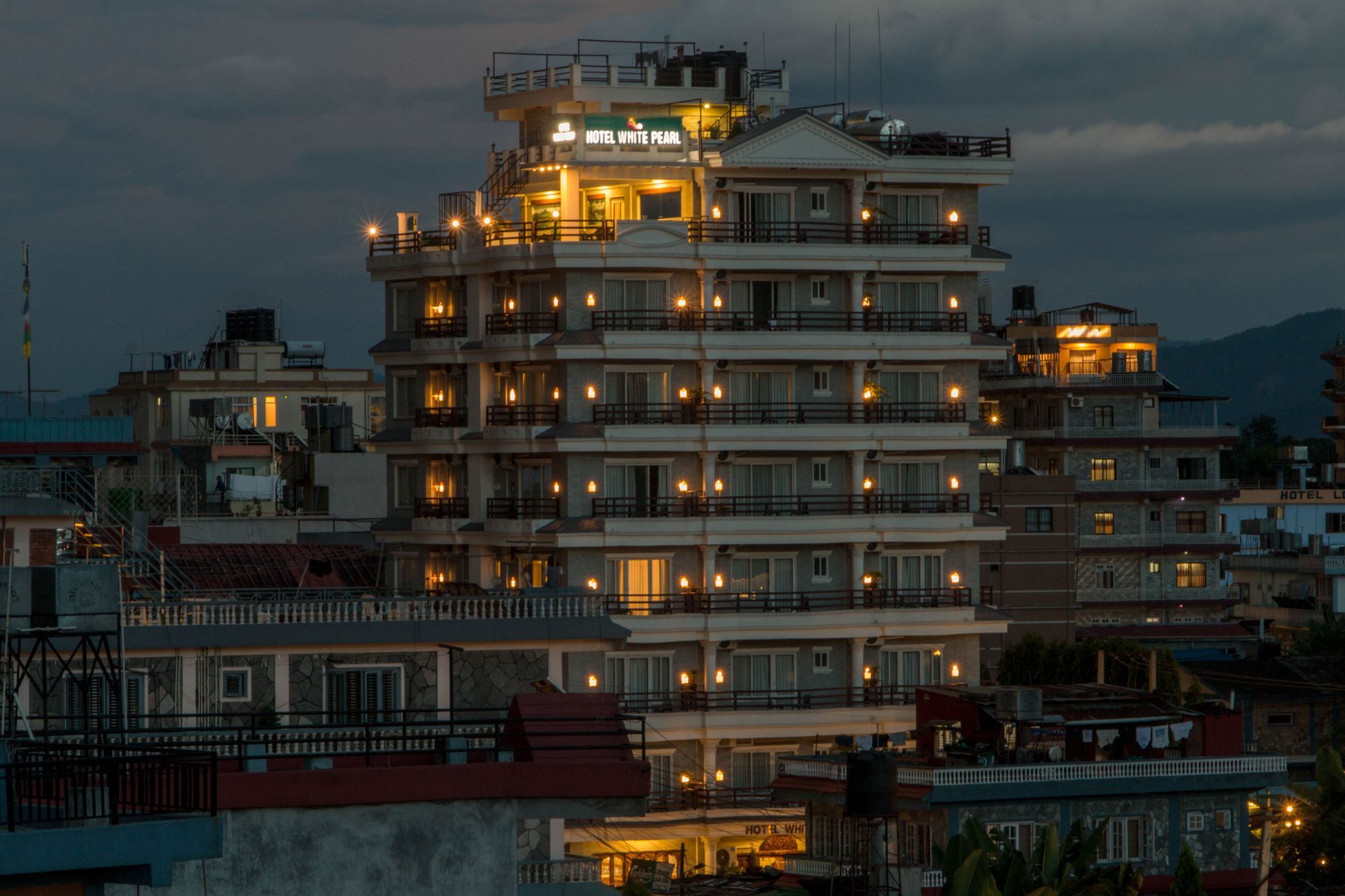 Hotel White Pearl Pokhara Exterior foto